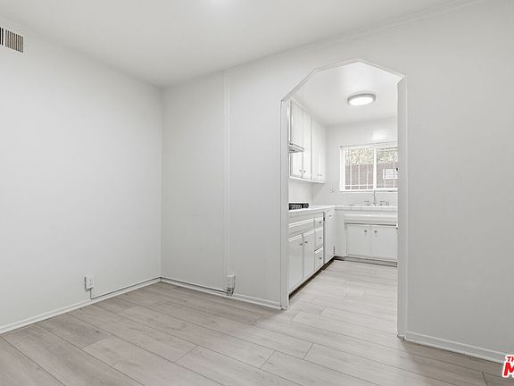 3rd image of 2332 S Beverly Glen Blvd APT 3