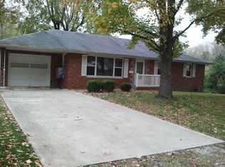 1302 21st St, Highland, IL 62249