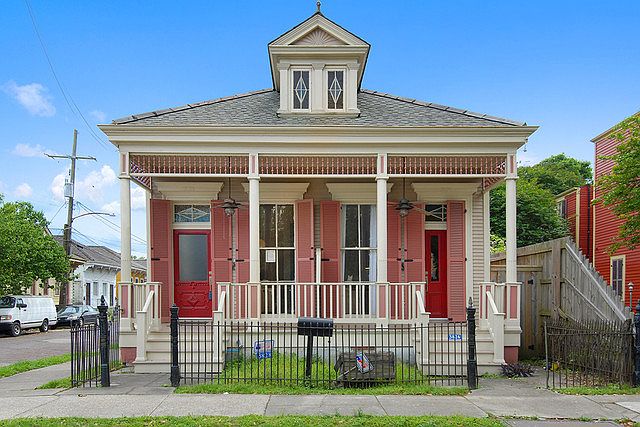 1st image of 3828 Burgundy St