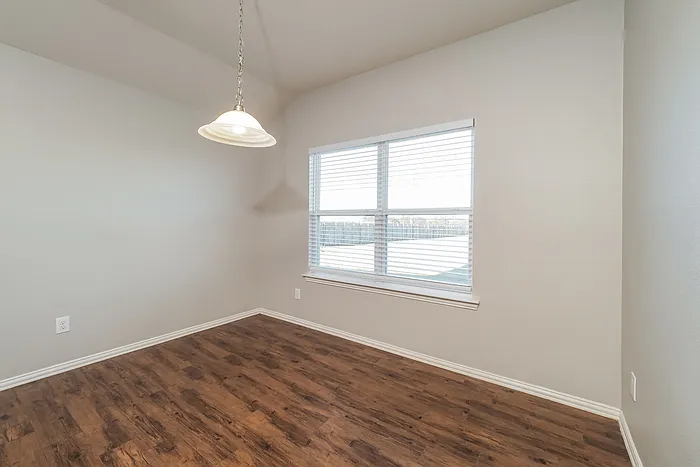 300 Windmill Ct — Photo 6