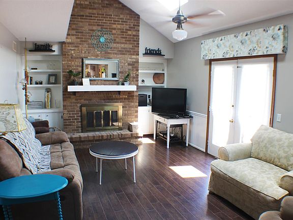 3rd image of 10614 Wadsworth Ct
