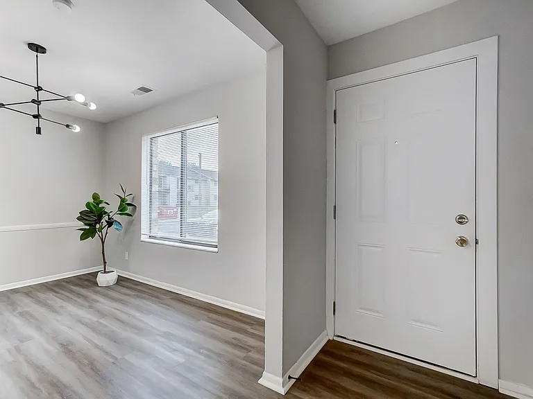 Fairview Court Apartments — Photo 7