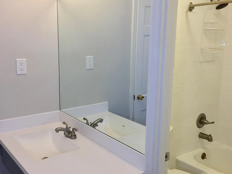 836 Surrey Ln — Photo 19