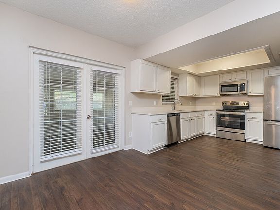 5th image of 226 Regal Park Dr