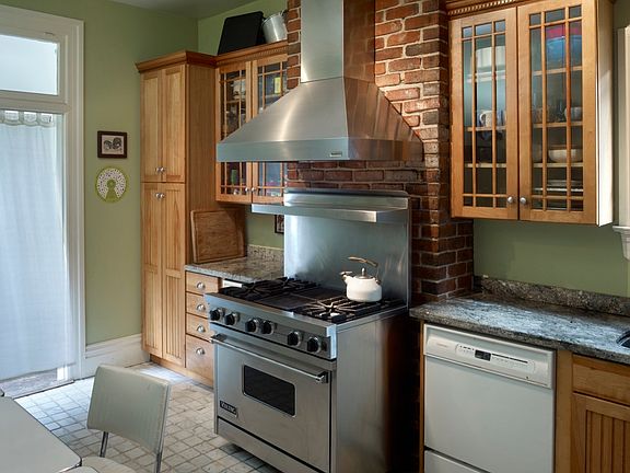 5th image of 2753 Bryant St