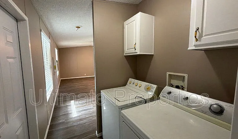 2067 E Charleston Ave — Photo 5