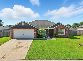 2705 W Charlotte St, Broken Arrow, OK 74011