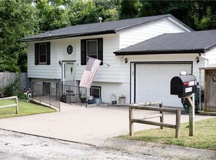 15 Forest Ln, Lexington, MO 64067