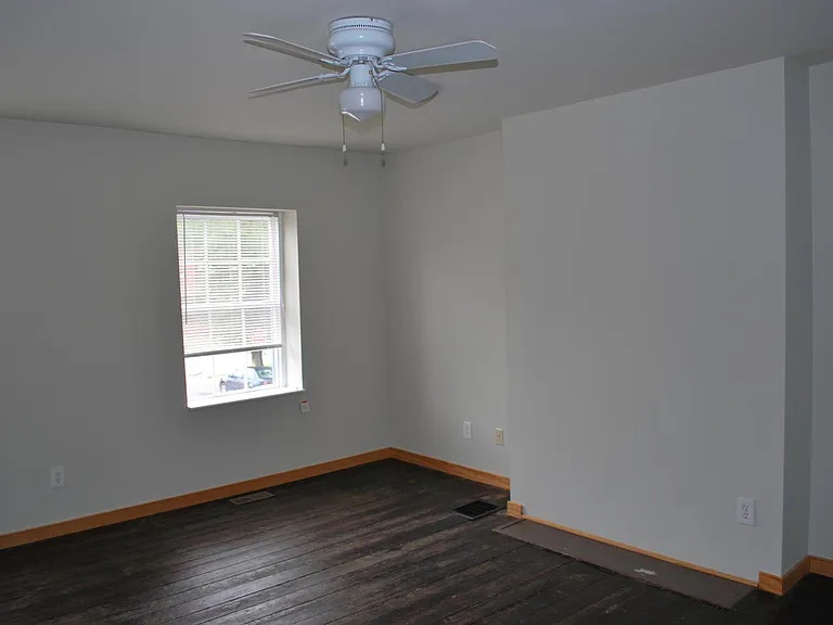 907 Norton St — Photo 8