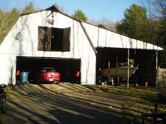 3rd image of 943 Park Ave