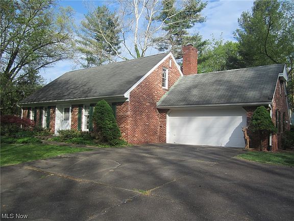 4th image of 2 Hickory Ln