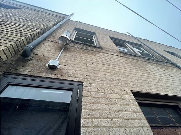 4th image of 236 Saratoga Ave