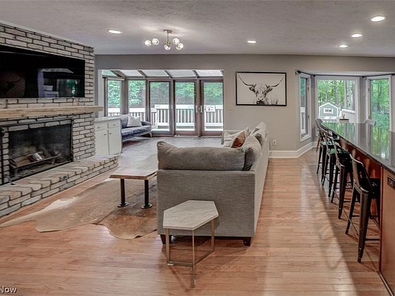 3rd image of 138 Elm Ct