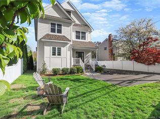 561 Oldfield Rd #561, Fairfield, CT 06824