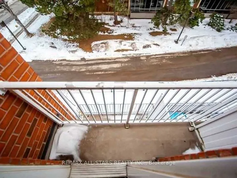 37 Four Winds Dr #105 — Photo 16