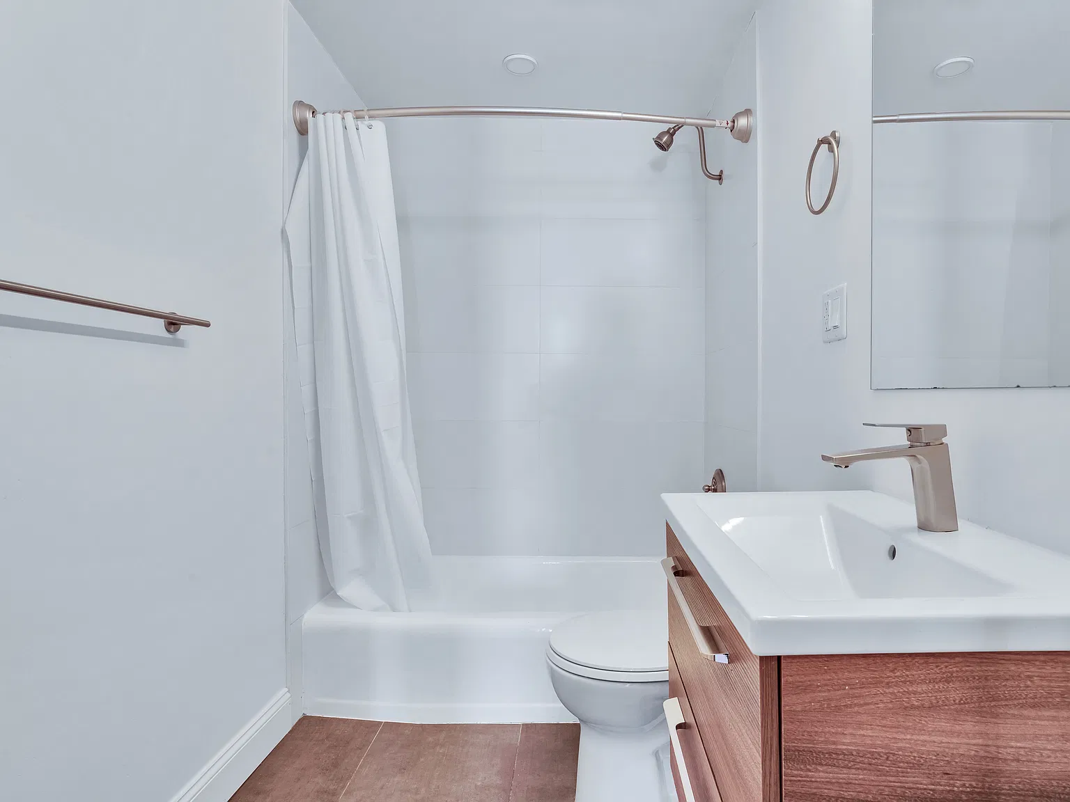2 bed, 950 sqft, $4,000 — Photo 1