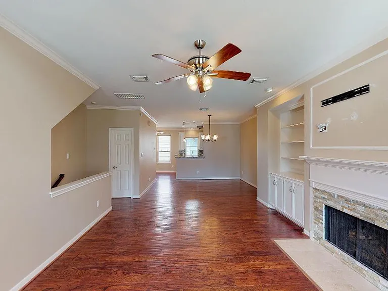 2128 Gillette St — Photo 5