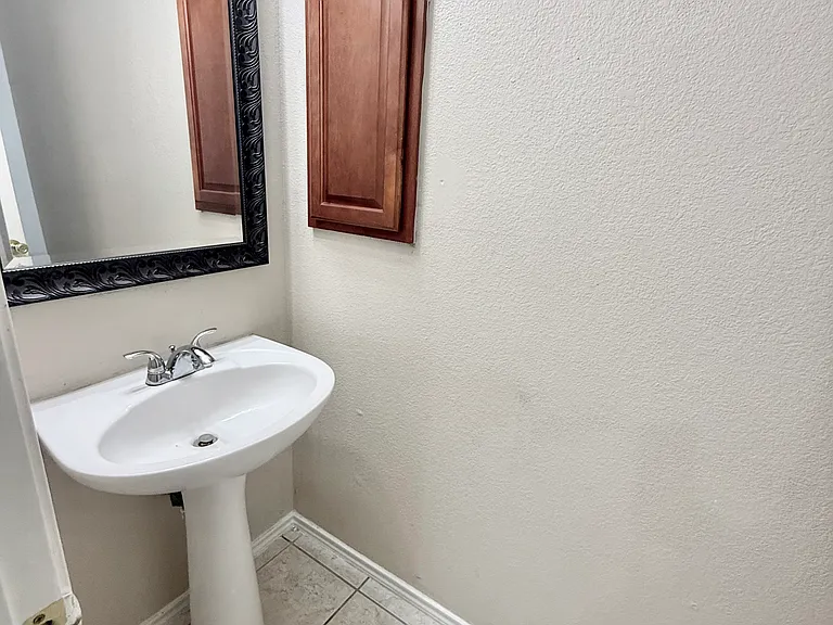 503 Angela Ln — Photo 8