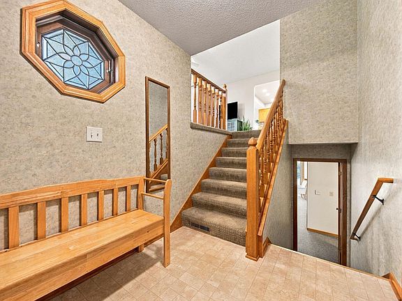 5th image of 940 Douglas Ct