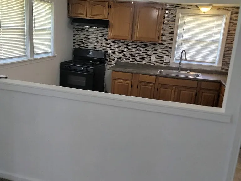 27291 Andover St — Photo 2