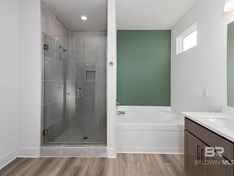 231 Bronze St — Photo 25