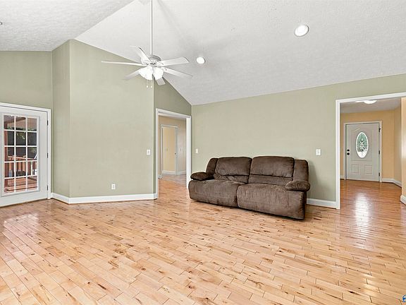 5th image of 11 Autumn Run Rd NE