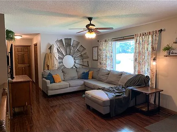 105 E Harrison St, Exira, IA 50076