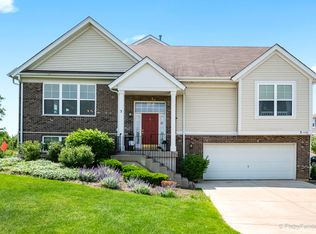 3 Veneto Ct, Streamwood, IL 60107