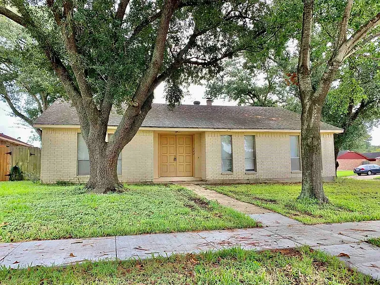 722 Stephanie Dr — Photo 2