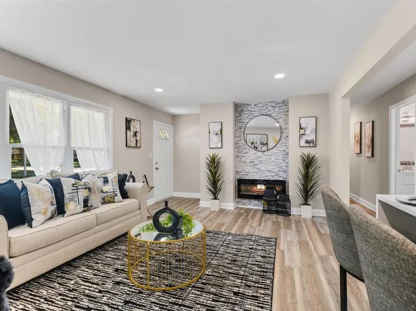 8750 W Hustis STREET, Milwaukee, WI 53224