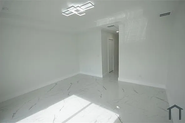 1132 Edelweiss St E — Photo 11