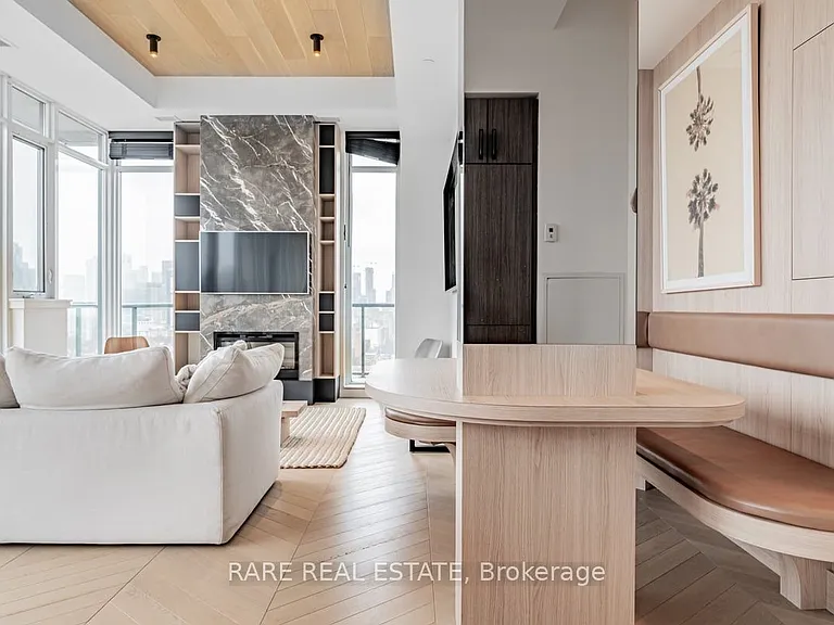297 College St #Penthouse 5 — Photo 8