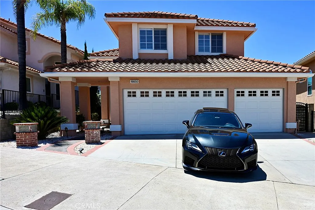 5 bed, 2358 sqft, $5,500 — Photo 3