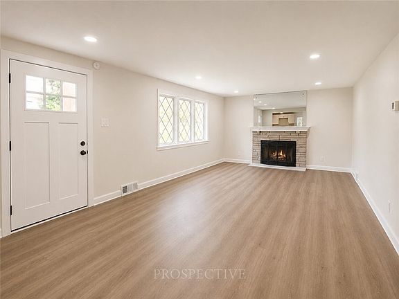 4th image of 334 Caperton St