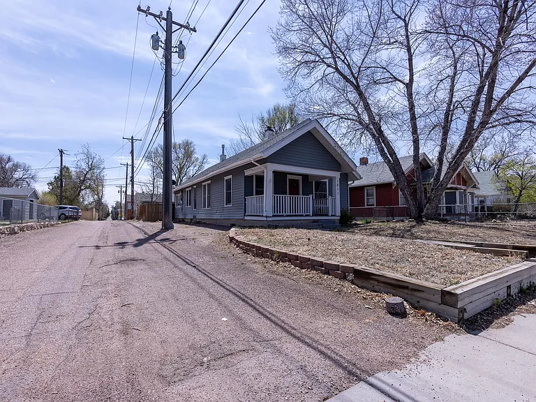 1211 E Boulder St — Photo 2