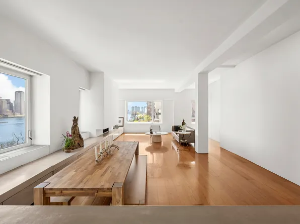 455 East 51st Street 5F image 2 of 19