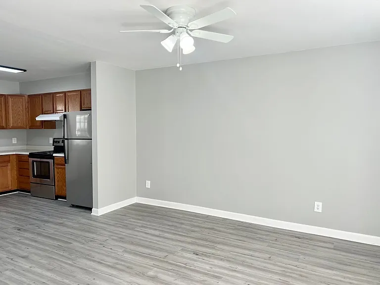 Two bedroom, one bath apartment in Burlington — Photo 6
