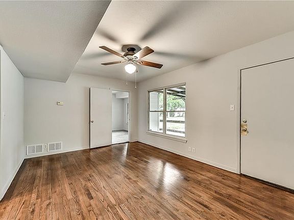 3rd image of 938 Highland Dr