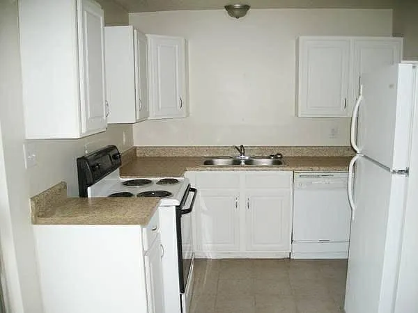 300 S Bost Ave — Photo 11
