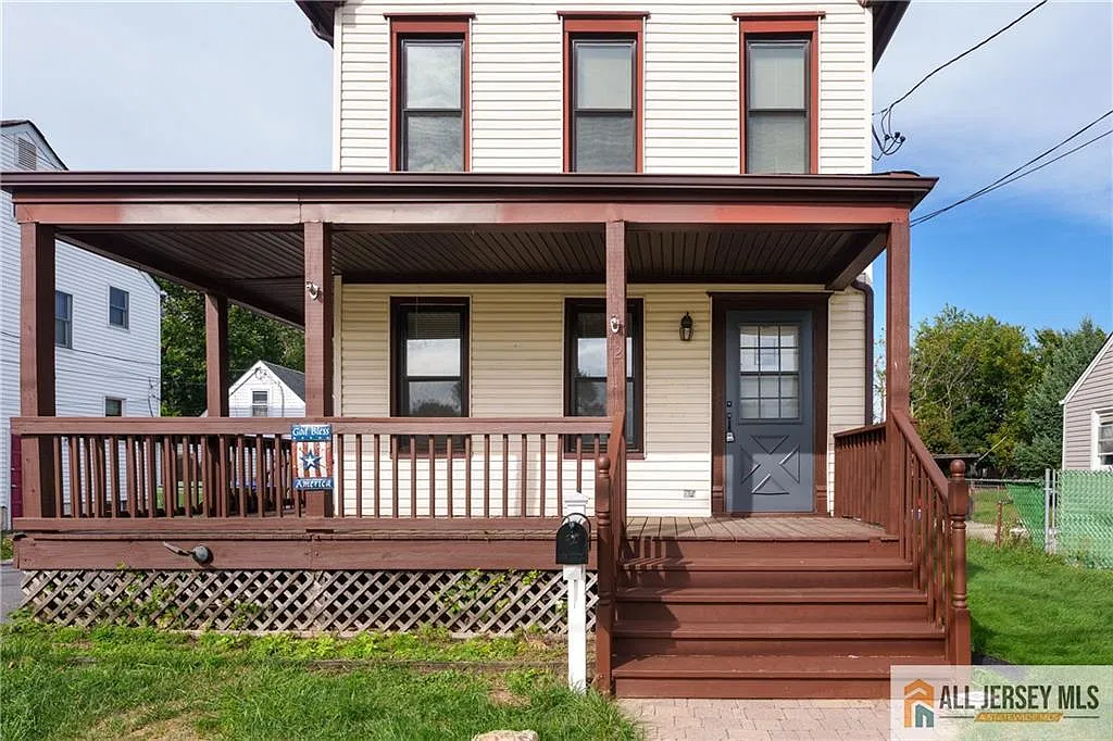3 bed, 2.0 bath, 1091 sqft, $3,700 — Photo 2