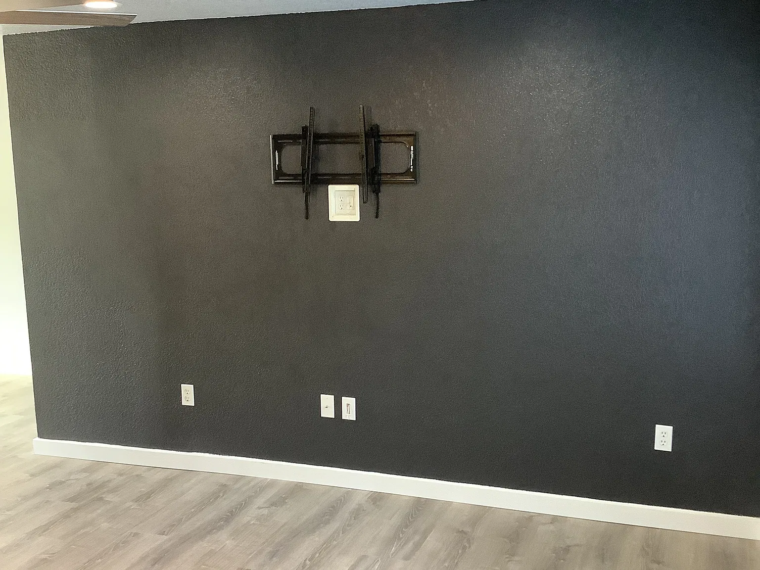 2 bed, 900 sqft, $3,000 — Photo 3