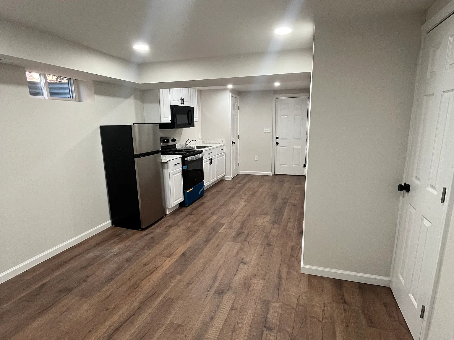 688 Nicholson St NE — Photo 3