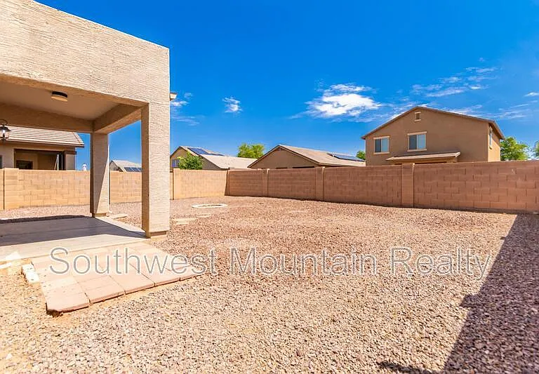 41261 W Laramie Rd — Photo 37