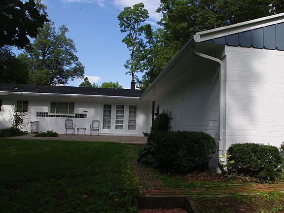 4th image of 4860 Forest Dr