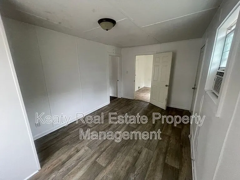 111 Dora St — Photo 3