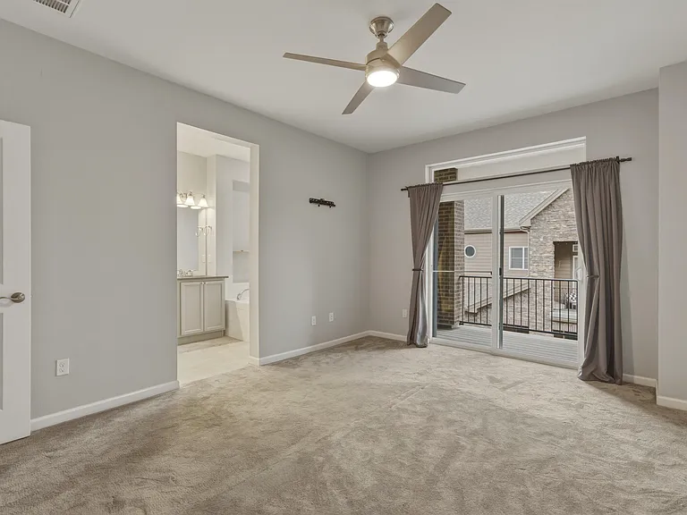 562 E Dry Creek Pl — Photo 8