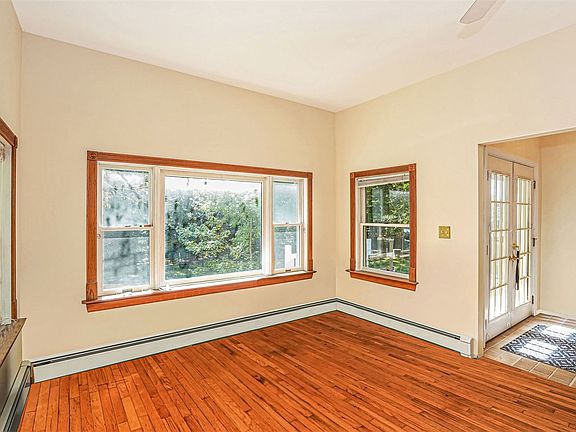5th image of 47 Levant Ave