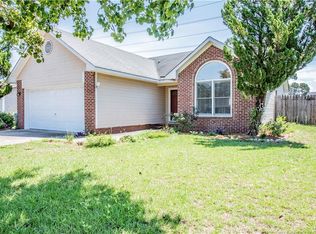 3517 Chaucer Dr, Hope Mills, NC 28348