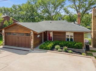 939 NW South Shore Dr, Lake Waukomis, MO 64151