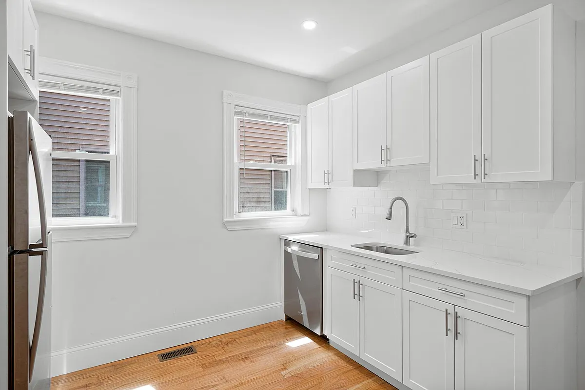Building Photo - 68 Bakersfield St #1
